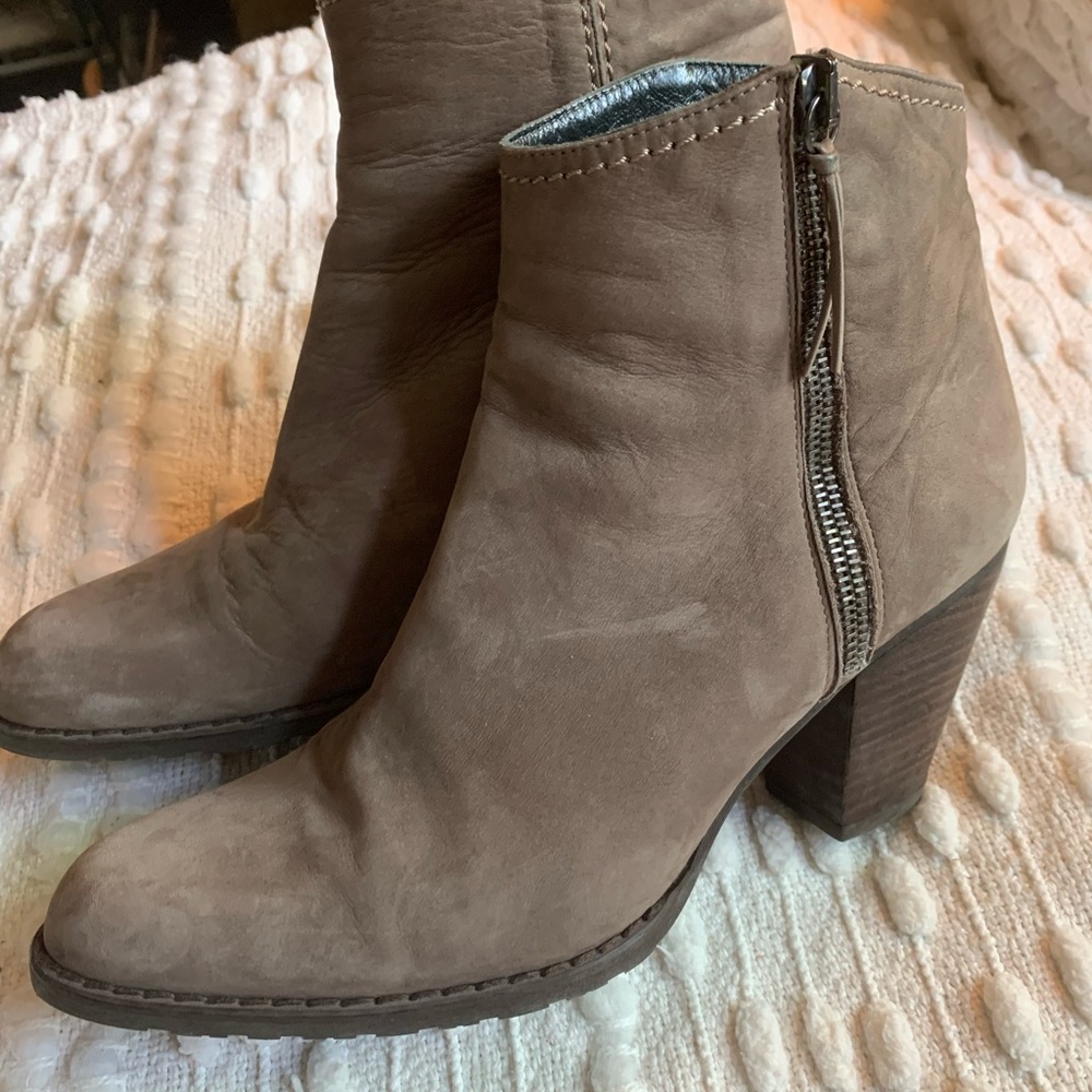 Stuart Weitzmann booties. Good condition. Size 7